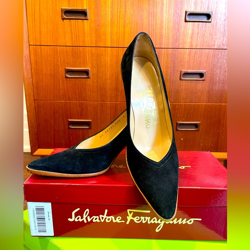 Salvatore Ferragamo Vintage Suede Size 7